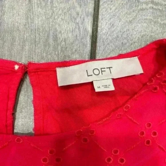 LOFT Floral Eyelet Cropped Top size Medium - Picture 4 of 5